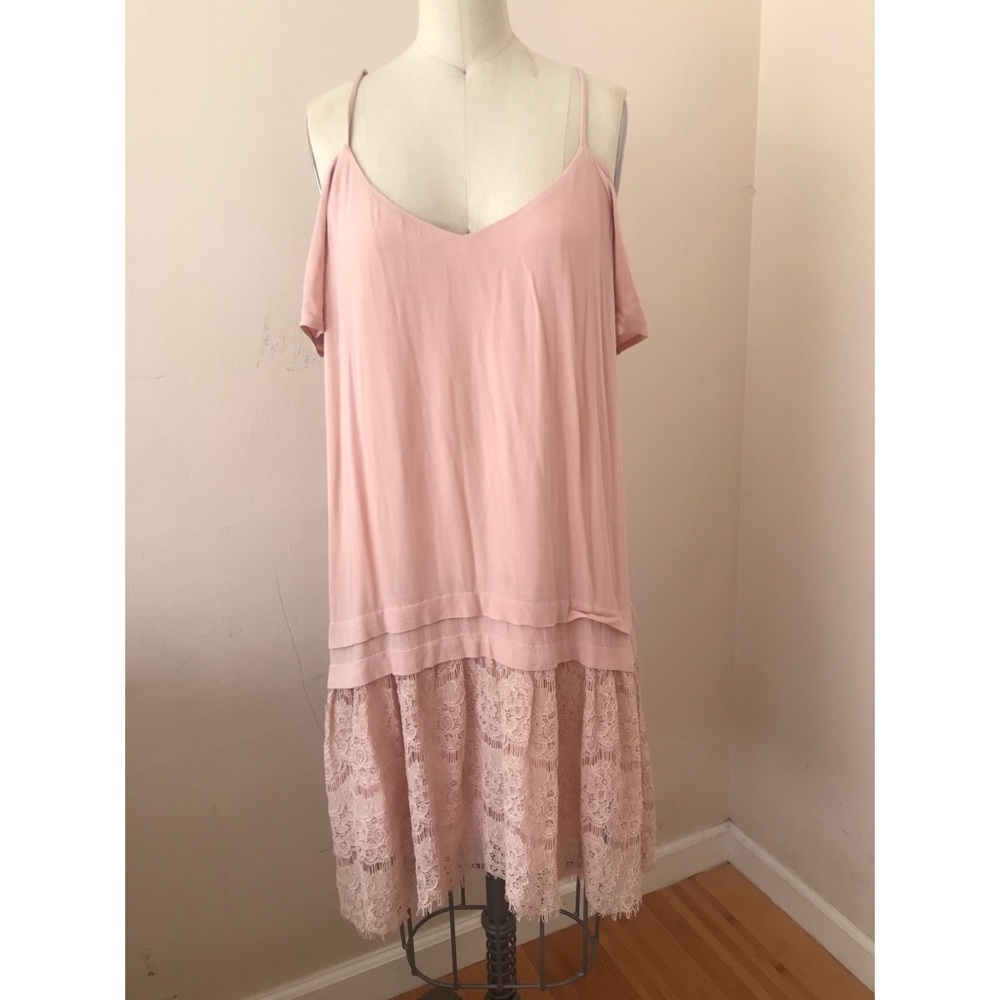 NWOT Pink cold shoulder dress with lace hem detail